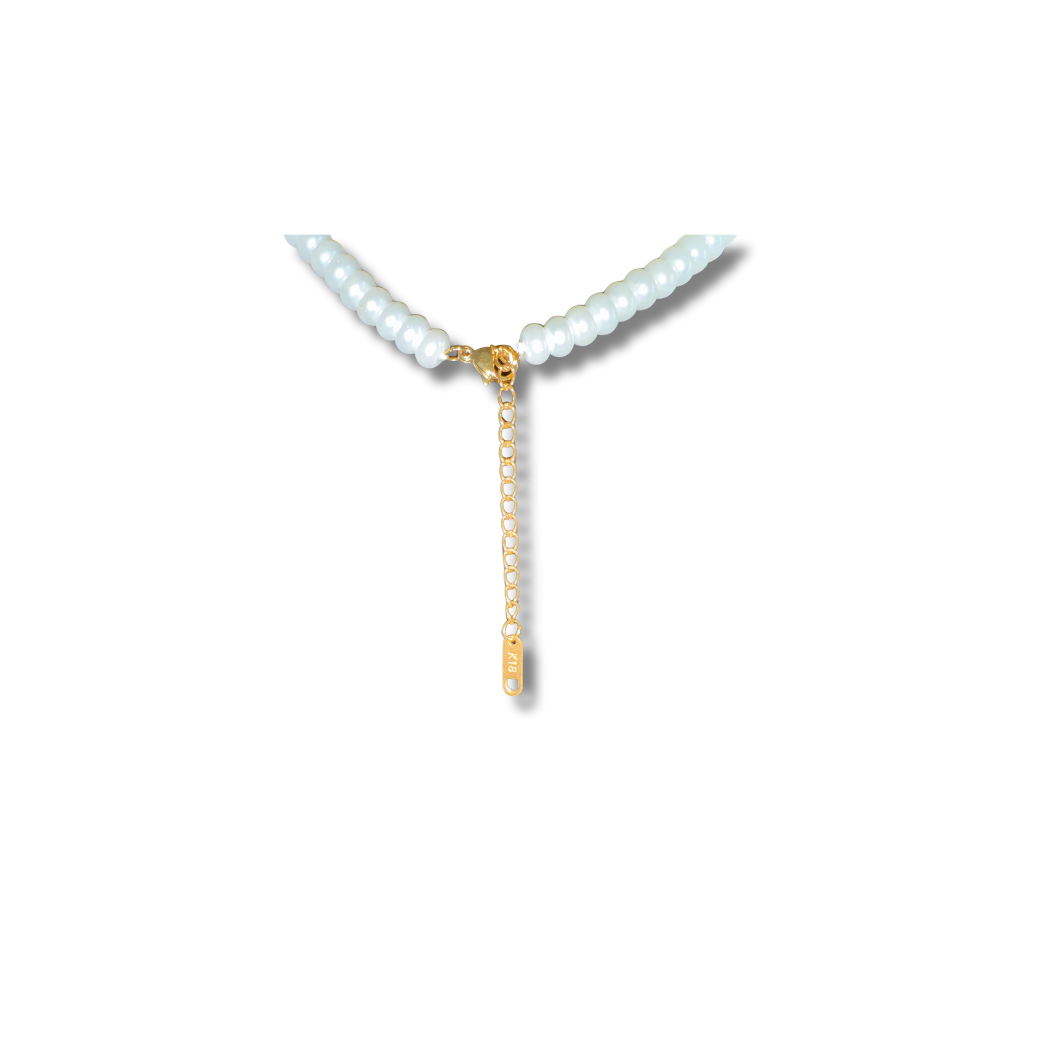 Perlenkette mit goldfarbenem Herzanhänger – eleganter Modeschmuck